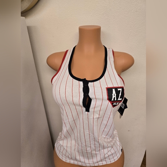 White and red New Era baseball tank top with a sporty vibe #baseballvibes - Picture 2 of 8